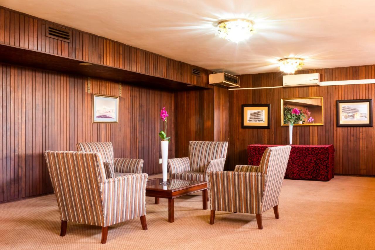 Elgro Hotel פוצ'פסטרום מראה חיצוני תמונה